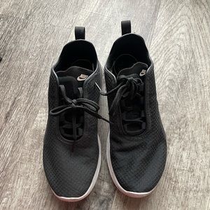 Nike women’s sneakers